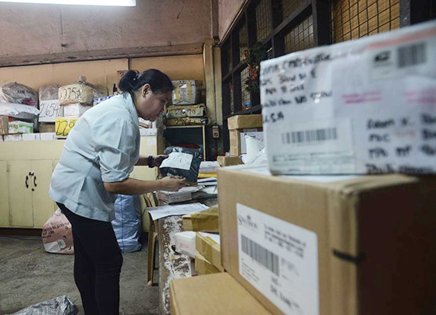 Customs eases rules on balikbayan boxes